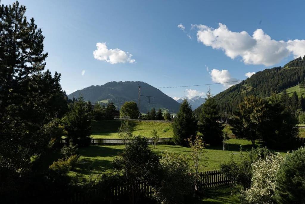 Charming Alpine Apartment Gstaad Luaran gambar